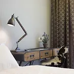 招待所 And Comfort Zone 4*