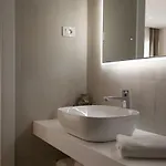 招待所 And Comfort Zone 4*